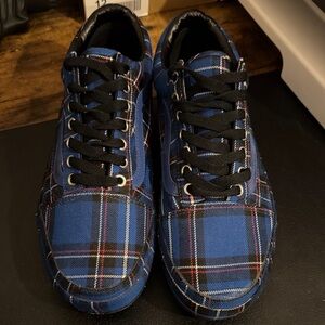 Vans Old Skool Platform sneakers with a blue plaid pattern.
9.0 Men/10.5 Women